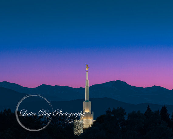 A beautiful image of the Denver Colorado Temple with the mountains in the background.